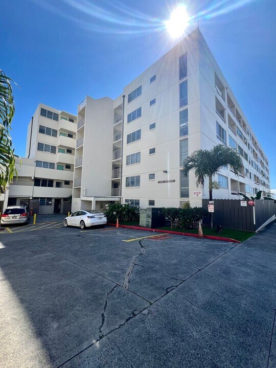 1555 Pohaku St in Honolulu, HI - Building Photo