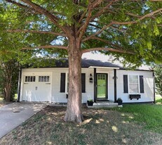 4516 Pershing Ave in Fort Worth, TX - Building Photo