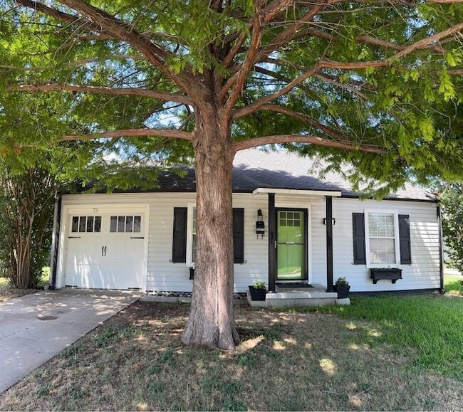 property at 4516 Pershing Ave