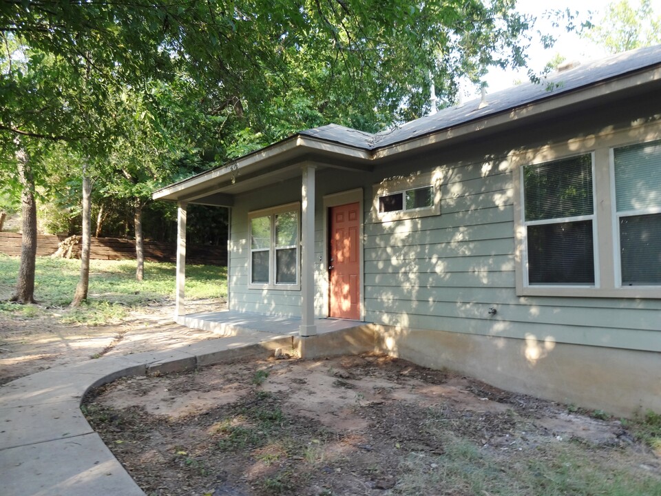 4704 Ledesma Rd in Austin, TX - Building Photo