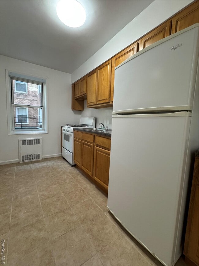 60 Locust Ave in New Rochelle, NY - Building Photo - Building Photo