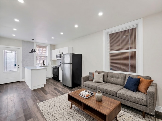 33 Fairleigh Ave N in Hamilton, ON - Building Photo - Building Photo