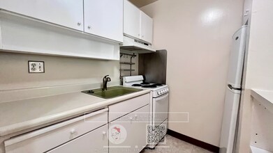 3 Admiral Dr in Emeryville, CA - Building Photo - Building Photo