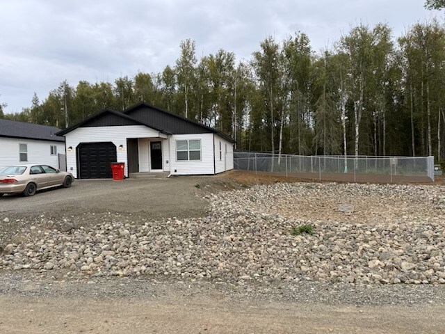 6886 W Lilly Pad Cir in Wasilla, AK - Building Photo