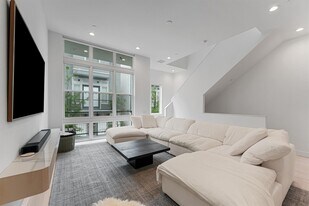 5854 E Post Oak Ln in Houston, TX - Building Photo