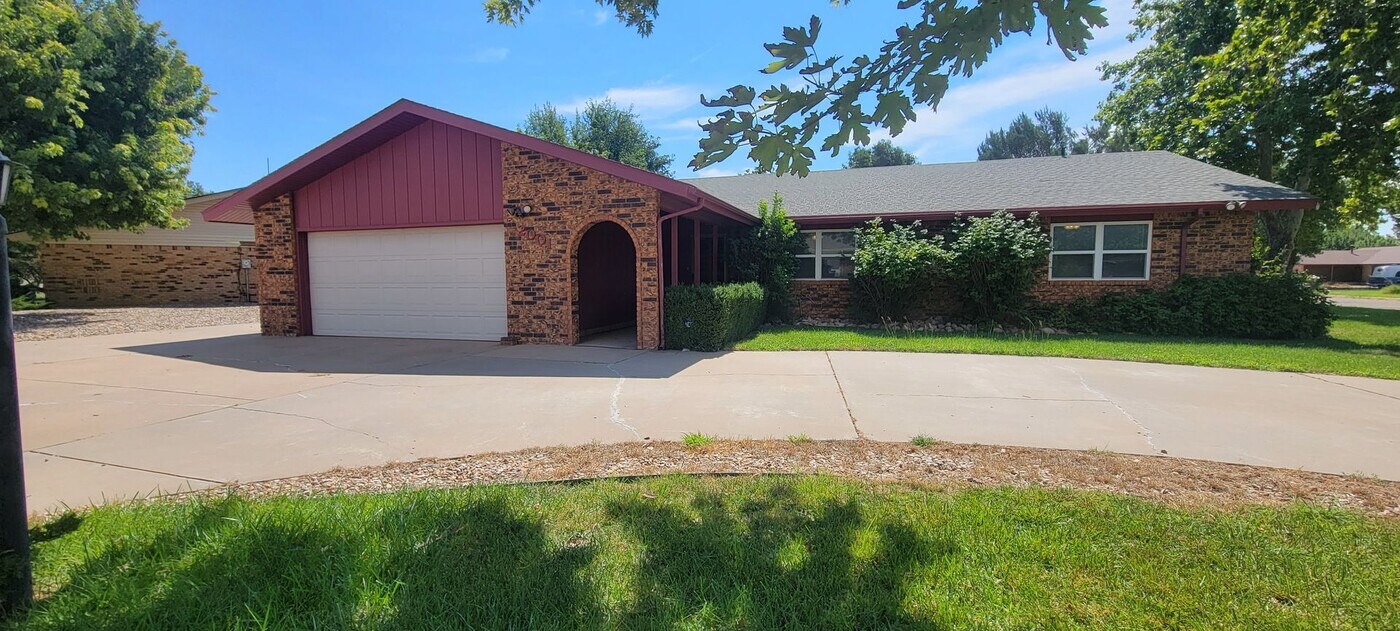 2001 P R Lyons Ave in Clovis, NM - Building Photo