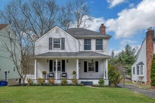 21 Ridgedale Ave in Summit, NJ - Building Photo