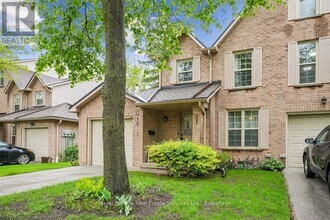 2272-2272 Mowat Ave in Oakville, ON - Building Photo - Building Photo