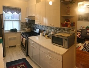 20-15 Parsons Blvd, Unit 1 in Queens, NY - Foto de edificio - Building Photo