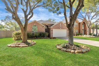 1303 Raintree Cir in Sugar Land, TX - Building Photo - Building Photo