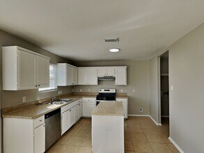 3914 Ridge Canyon Rd in Baytown, TX - Foto de edificio - Building Photo