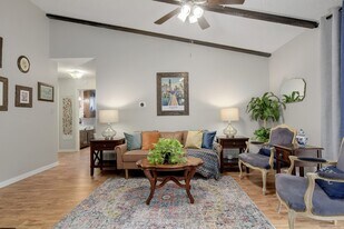 501 Wolverton Dr in Austin, TX - Building Photo