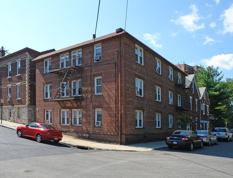 81-83 Wallace St in Tuckahoe, NY - Building Photo