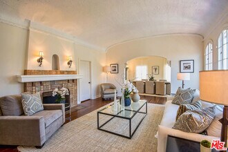 239 S Orange Dr in Los Angeles, CA - Building Photo - Building Photo