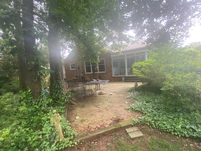 Room in House on Woodvale Dr in Greensboro, NC - Building Photo - Building Photo