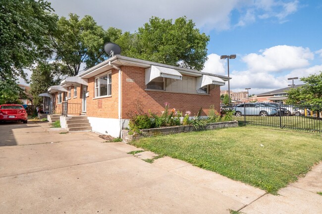 4036 Dunnica Ave, Unit C in St. Louis, MO - Building Photo - Building Photo