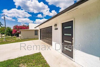 160 Marie Dr in West Palm Beach, FL - Building Photo - Building Photo
