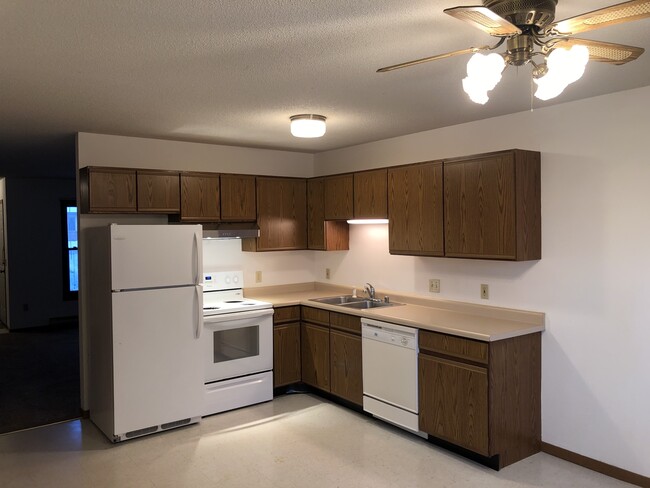 1621 Devney Dr in Altoona, WI - Building Photo - Building Photo