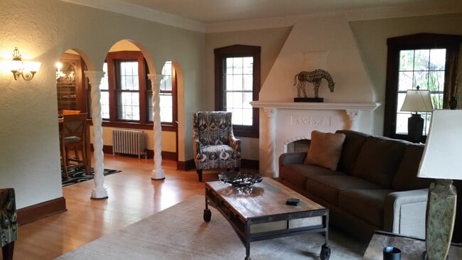 property at 2719 N Avondale Blvd