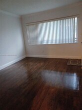 980 NE 170th St in North Miami Beach, FL - Building Photo - Building Photo