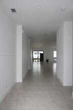 8037 NW 46th Terrace in Doral, FL - Building Photo - Building Photo