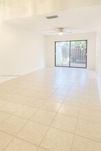 6822 SW 39th St, 14G in Miramar, FL - Building Photo - Building Photo