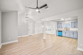 8427 Glen Ct in San Antonio, TX - Building Photo - Building Photo