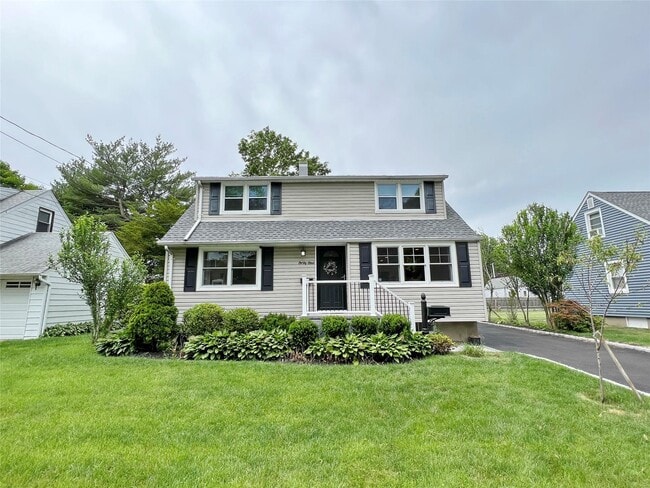 property at 44 Fieldstone Dr