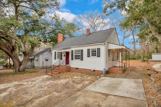 216 Hawthorne Rd in Fayetteville, NC - Building Photo - Building Photo