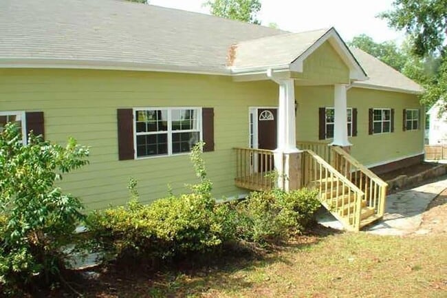 property at 1510 Roberts Dr SE