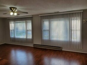 644 S Austin Springs Rd in Johnson City, TN - Building Photo - Building Photo