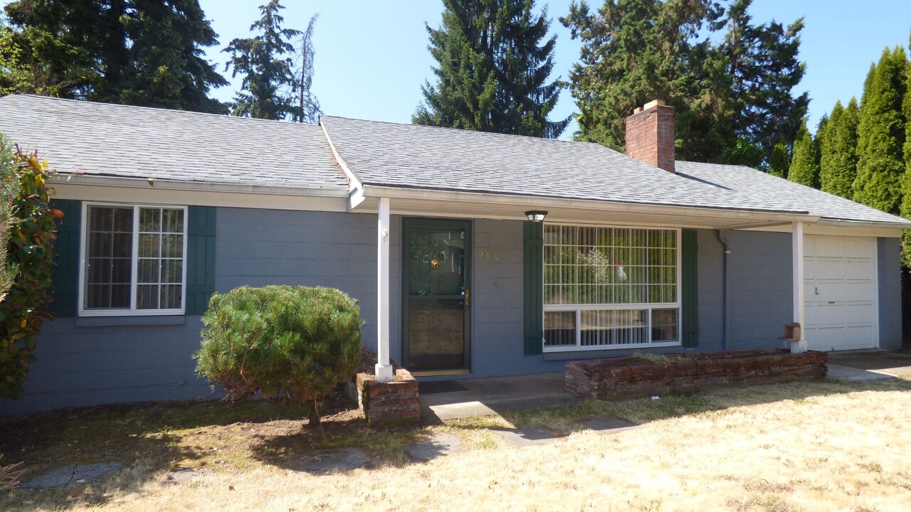 646 Charles Ave S in Salem, OR - Foto de edificio