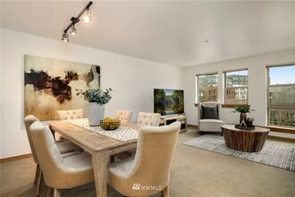 827 Hiawatha Plz S, Unit 308 in Seattle, WA - Building Photo - Building Photo