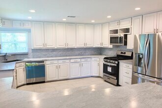 9326 Willowview Ln in Houston, TX - Building Photo - Building Photo