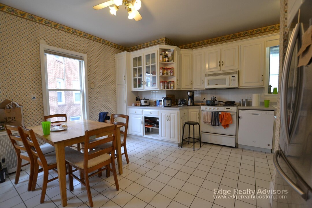 35 Parsons St, Unit 1 in Boston, MA - Building Photo