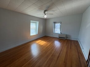 120 Springfield St, Unit 3 in Lawrence, MA - Foto de edificio - Building Photo