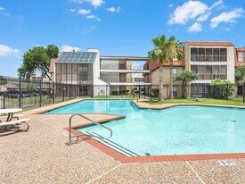 10110 Forum W Dr in Houston, TX - Building Photo