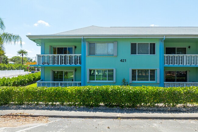 Four Twenty One Condominium in Lake Worth Beach, FL - Building Photo - Building Photo