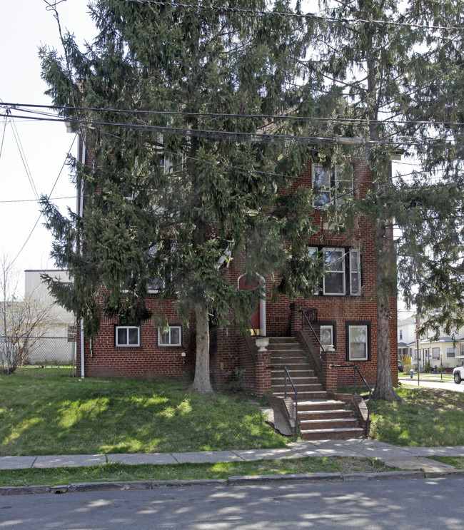 282 Nesbit Ter in Irvington, NJ - Building Photo - Building Photo