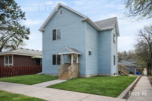 294 Winifred St E in St. Paul, MN - Building Photo