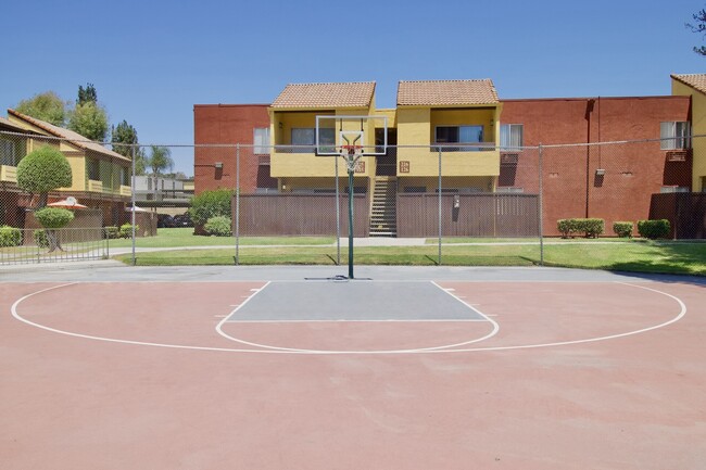 2600 S Azusa Ave in West Covina, CA - Building Photo - Building Photo