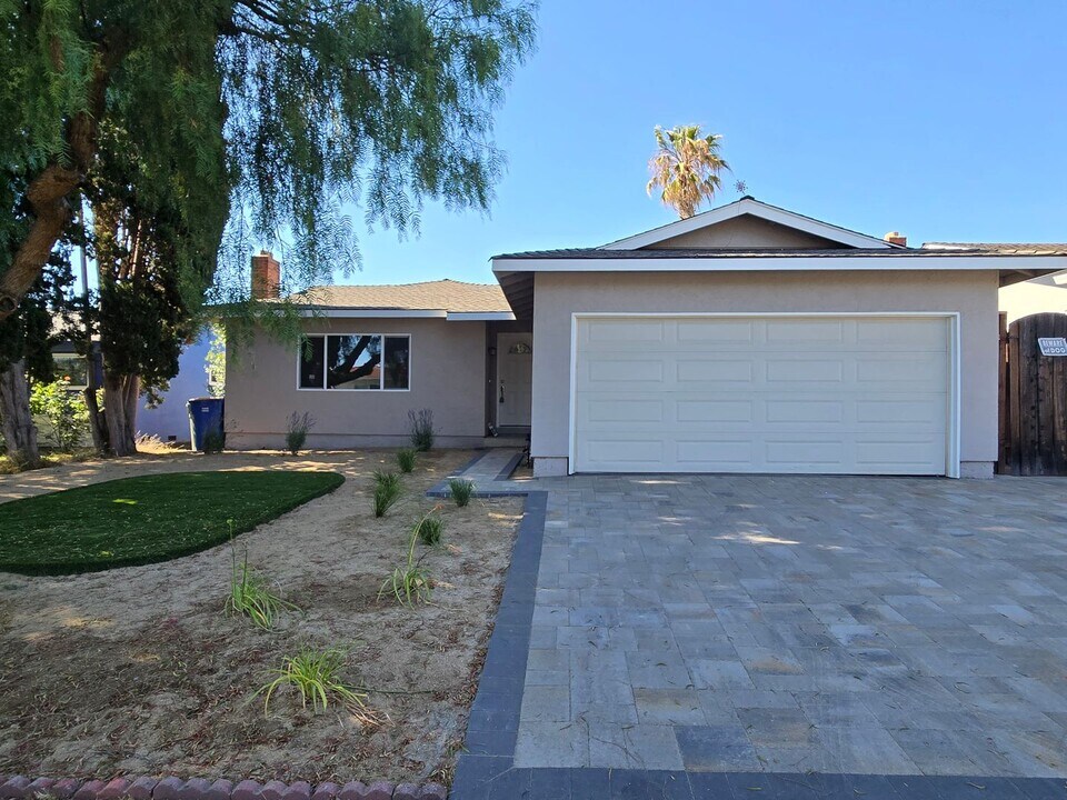 1885 Crater Lake Ave in Milpitas, CA - Building Photo