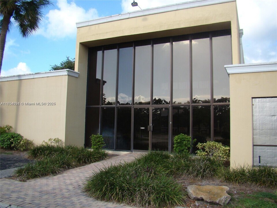 2931 SW 87th Terrace in Davie, FL - Building Photo