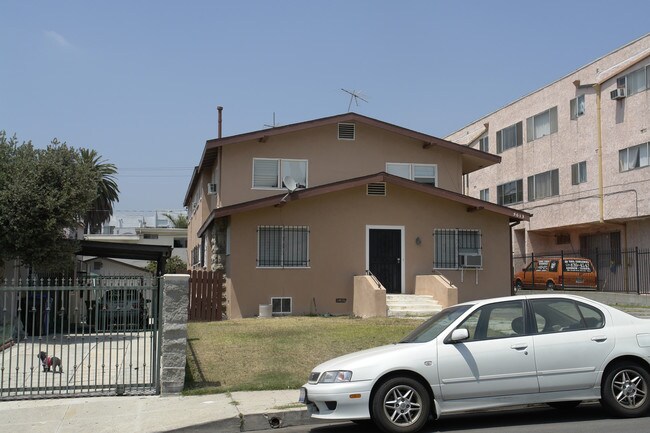 5013 Rosewood Ave in Los Angeles, CA - Building Photo - Building Photo