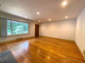 14138 Knaus Rd in Lake Oswego, OR - Building Photo - Building Photo