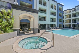 Wilshire Promenade in Fullerton, CA - Foto de edificio - Building Photo
