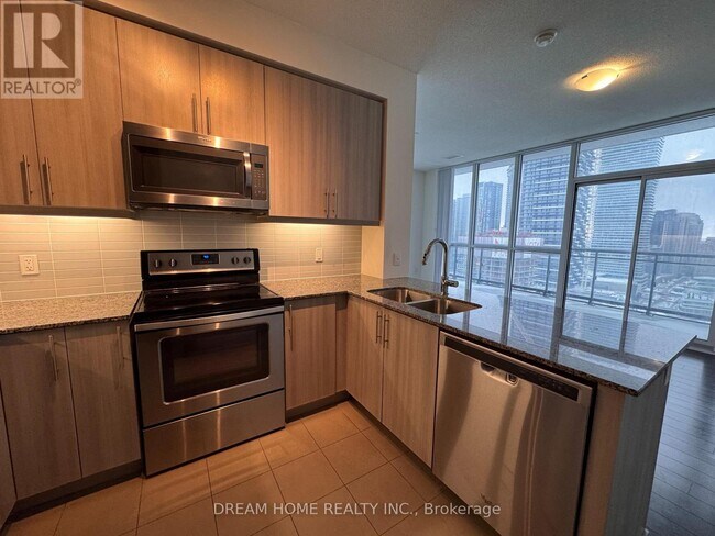 3975 Grand Park Dr in Mississauga, ON - Building Photo - Building Photo