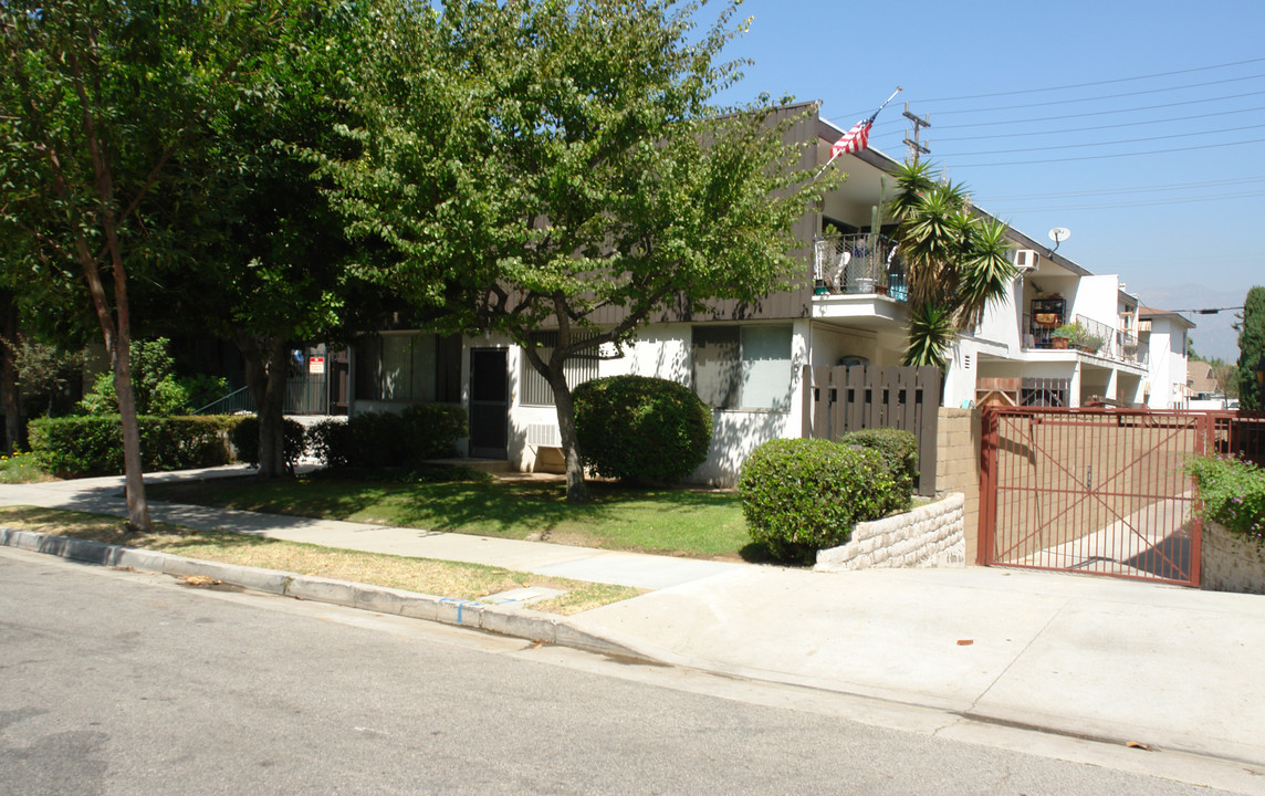 451 Ivy St in Glendale, CA - Foto de edificio