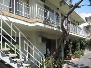 1124 N Columbus Ave in Glendale, CA - Foto de edificio - Building Photo