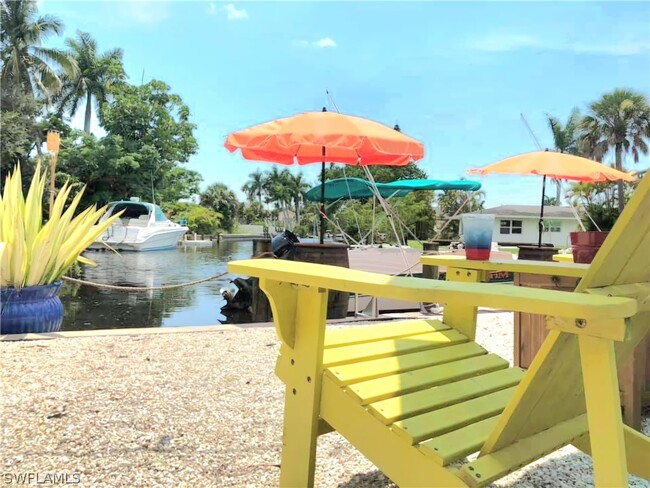 2840 Shoreview Dr in Naples, FL - Foto de edificio - Building Photo